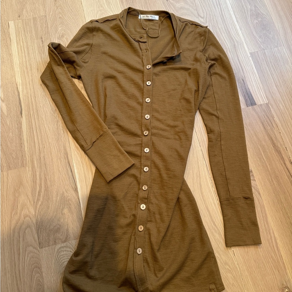 Free people midi t shirt tunic dress, mustard waffle color with button front